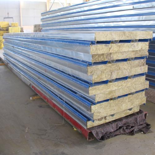 生产v970型岩棉彩钢屋面板 造价低 彩钢复合板